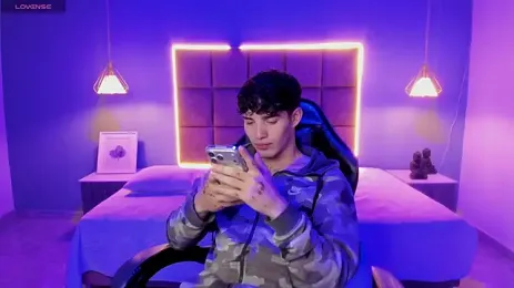 AlejooTwink webcam stripchat model stream image
